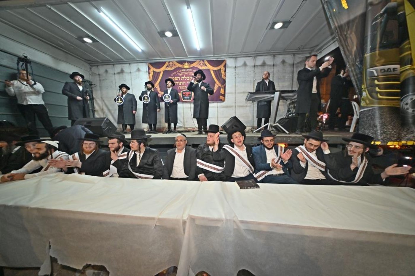 מעמד קבלת פנים ברחובות בני ברק לאסירי עולם התורה