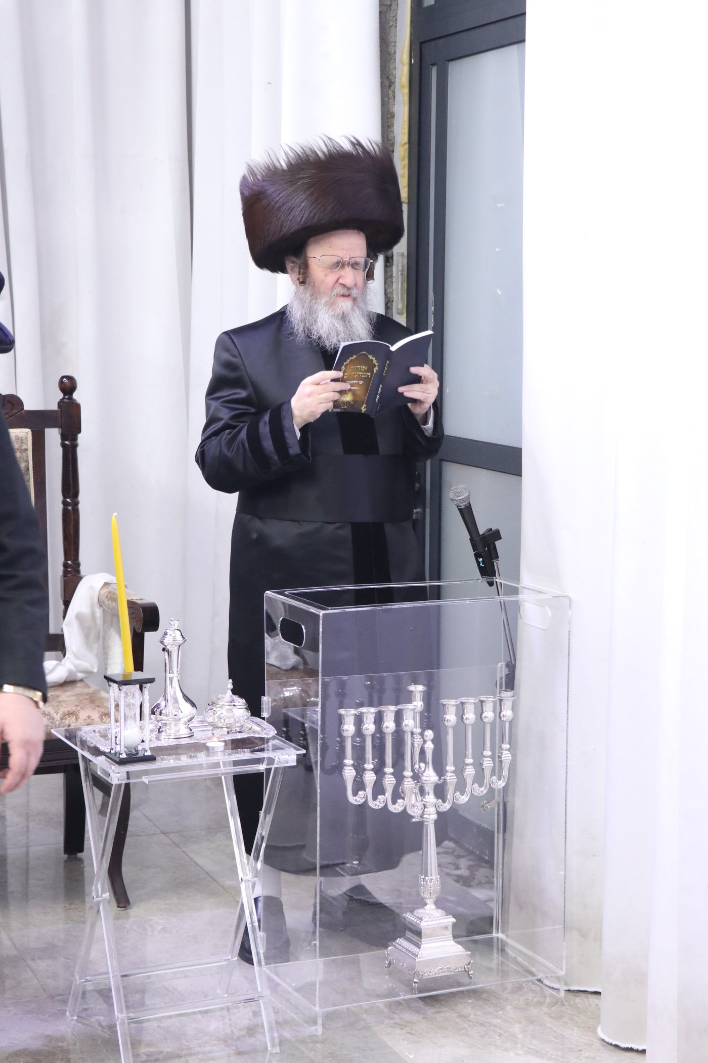 חנוכה בחצה"ק דינוב