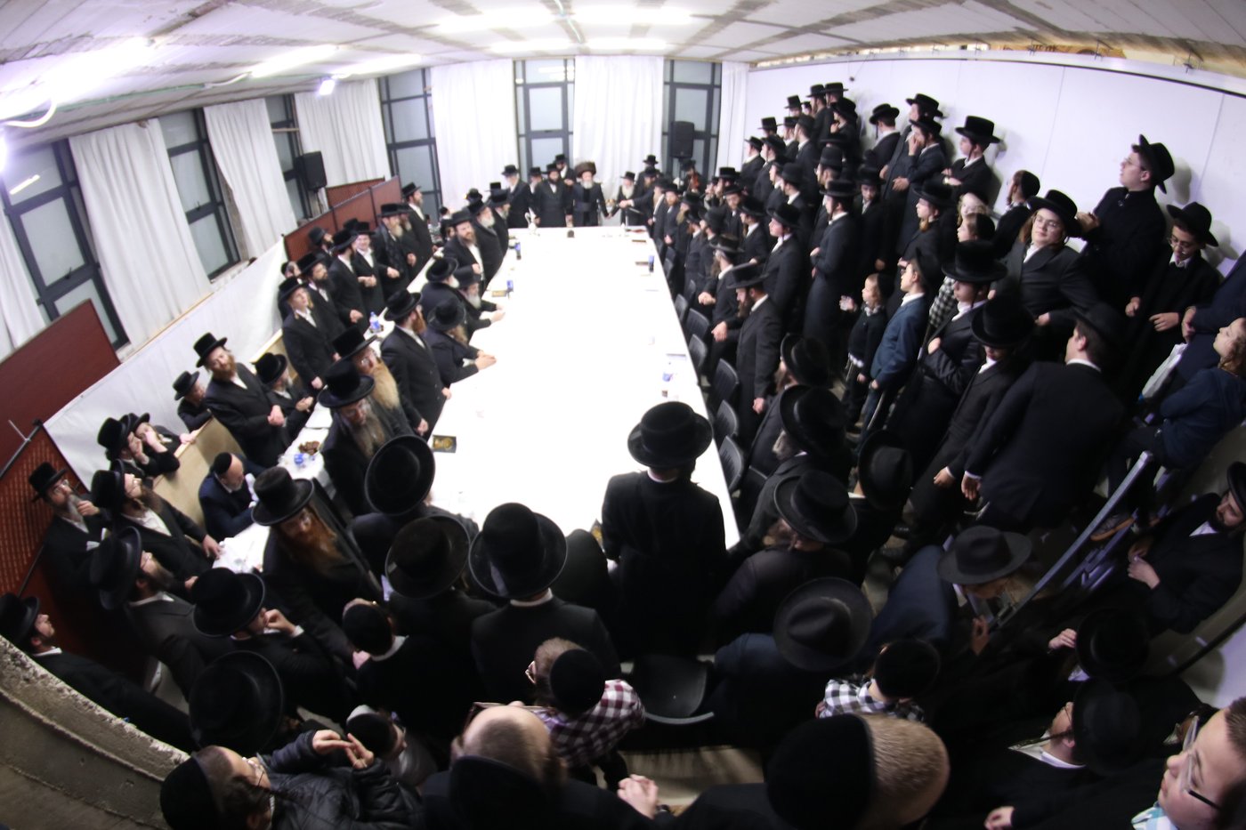 חנוכה בחצה"ק דינוב