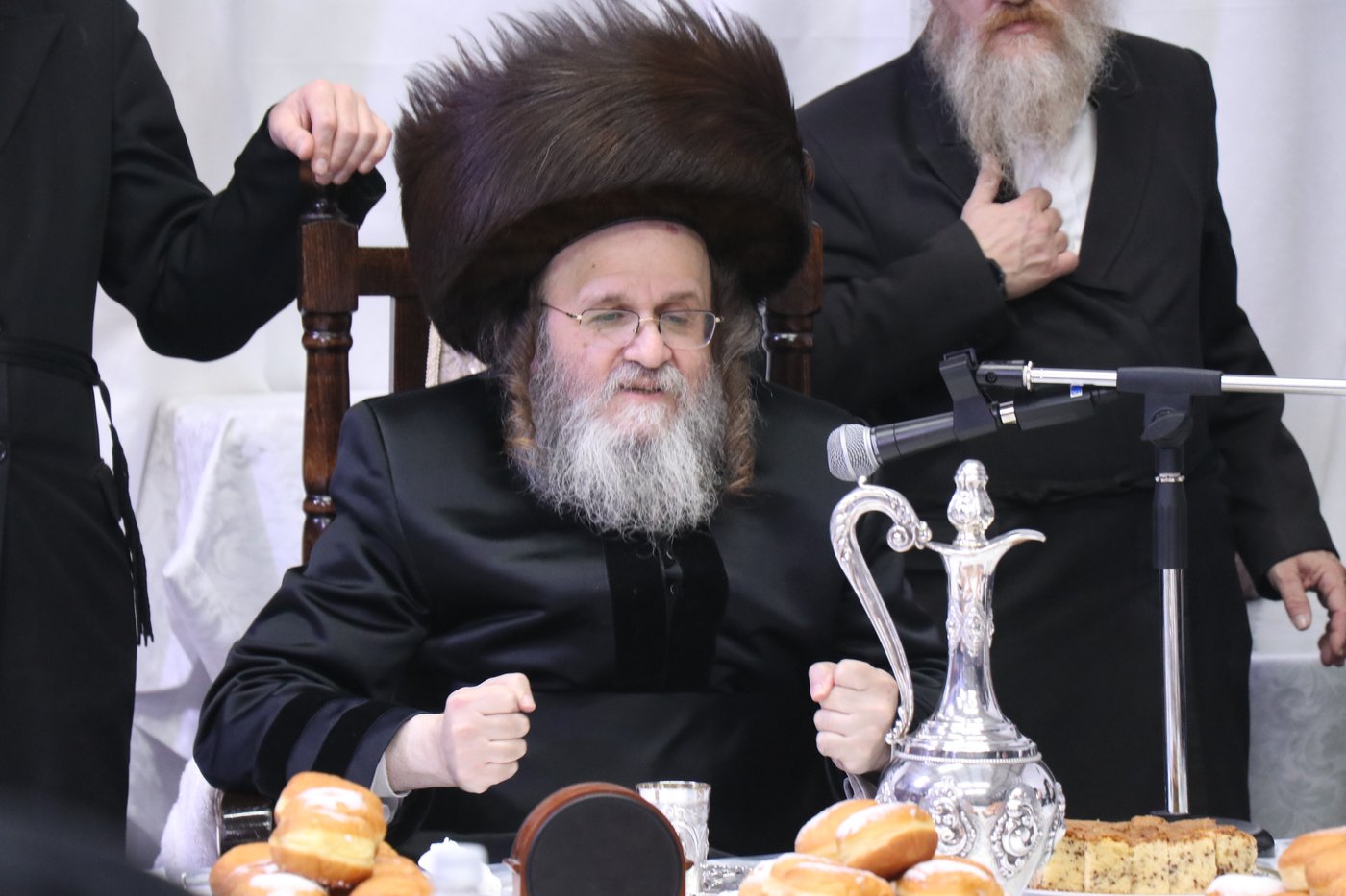 חנוכה בחצה"ק דינוב