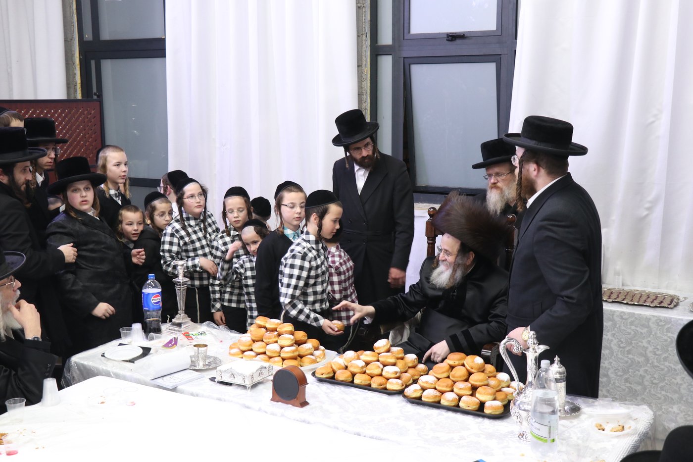 חנוכה בחצה"ק דינוב