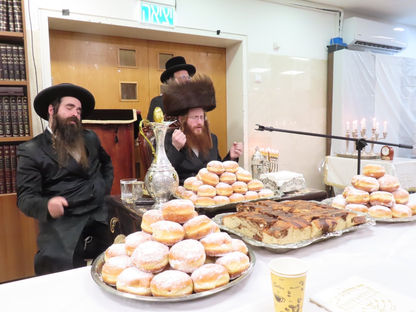 חנוכה בחצר הקודש קאליב