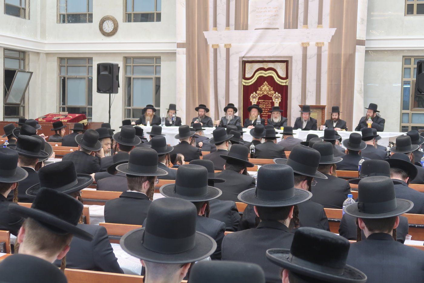 האדמו"ר מדינוב בביקור במוסדות סאטמר