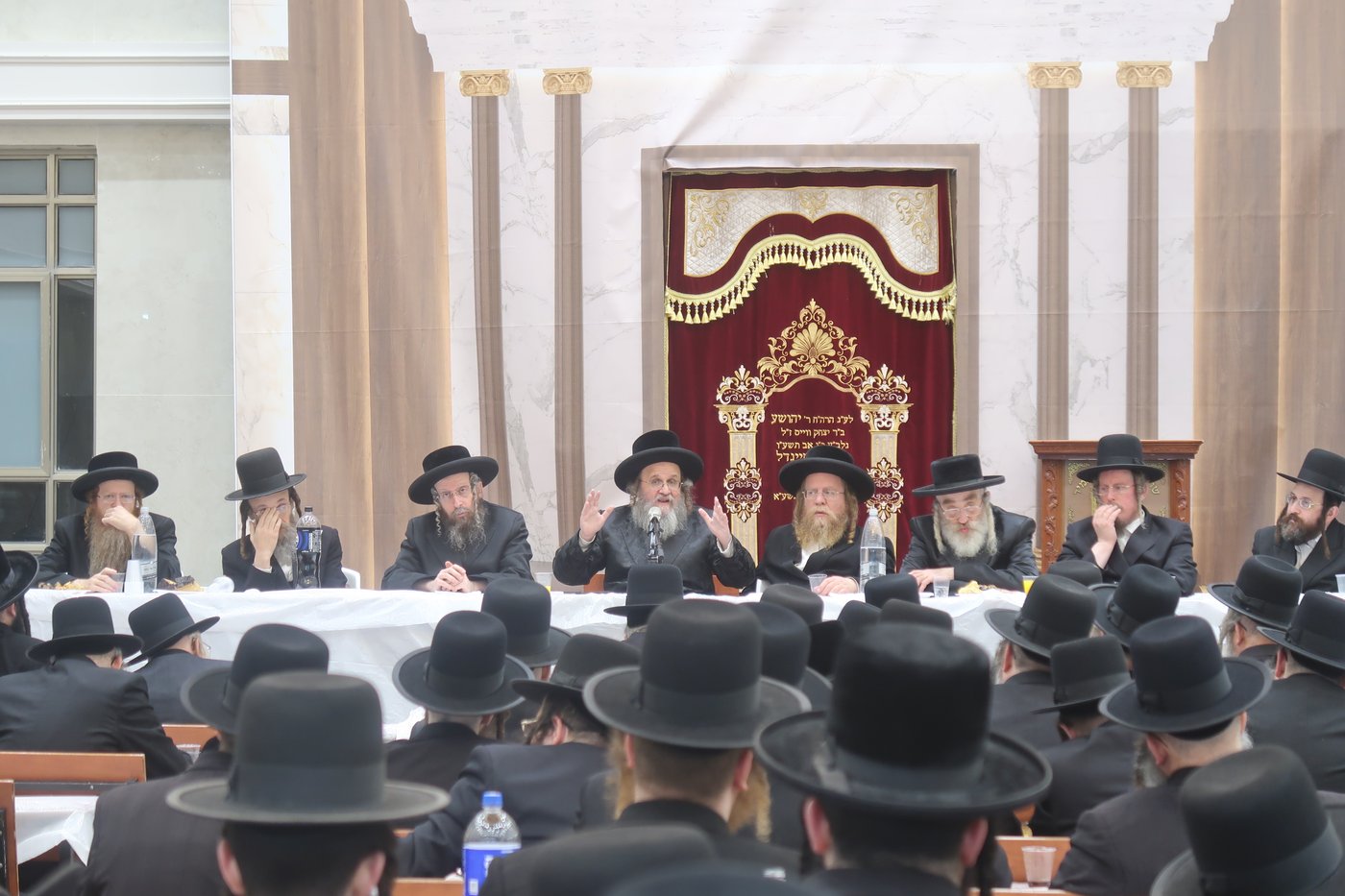 האדמו"ר מדינוב בביקור במוסדות סאטמר