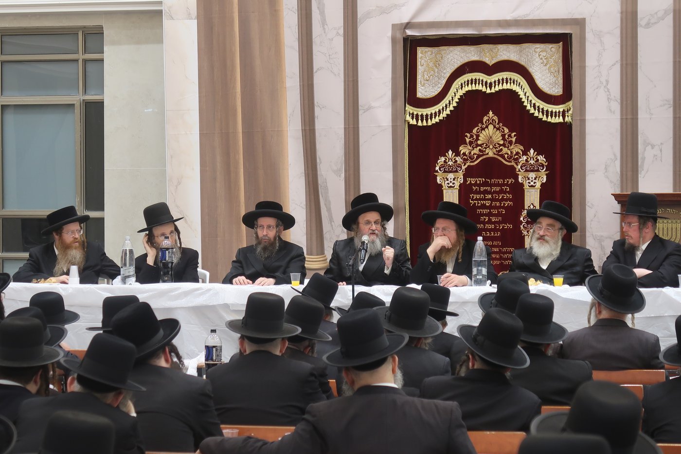 האדמו"ר מדינוב בביקור במוסדות סאטמר