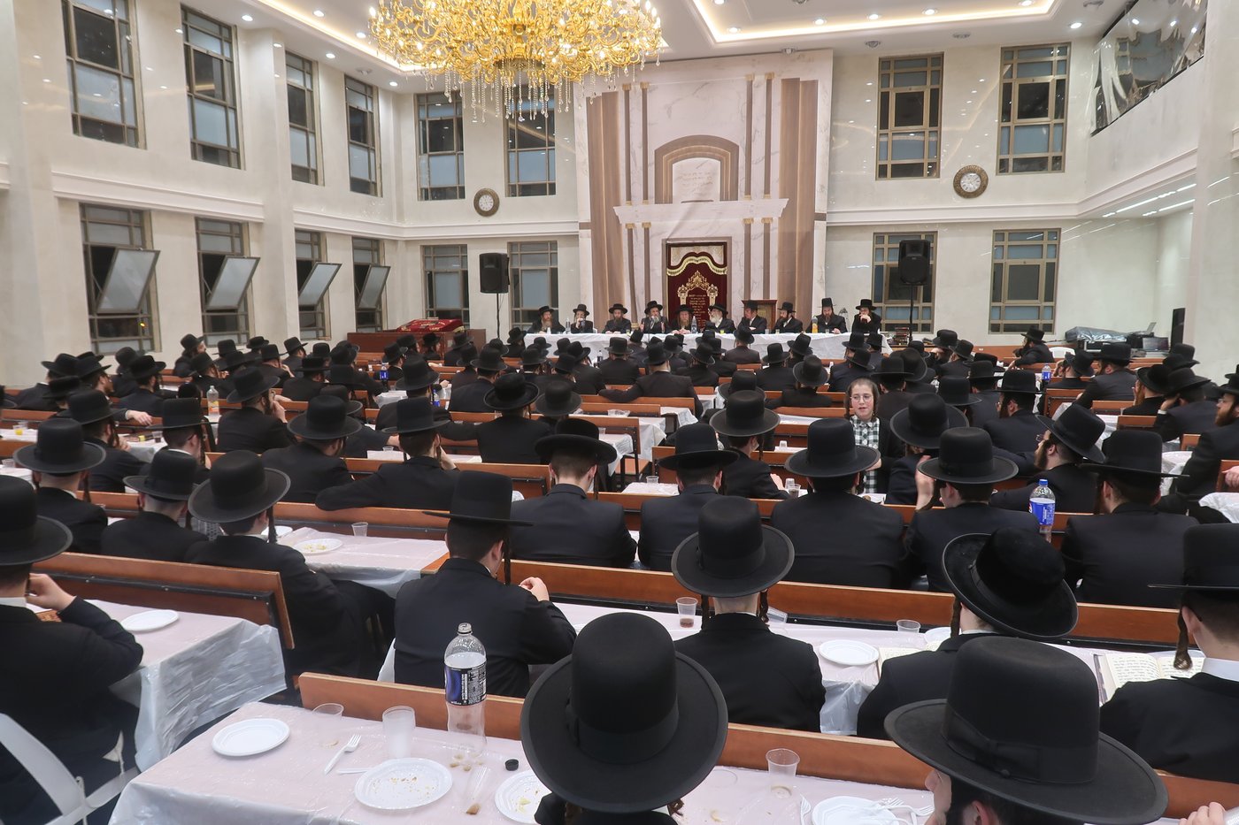 האדמו"ר מדינוב בביקור במוסדות סאטמר