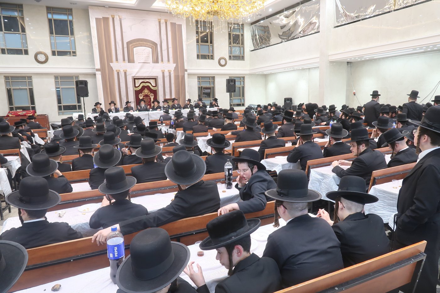 האדמו"ר מדינוב בביקור במוסדות סאטמר