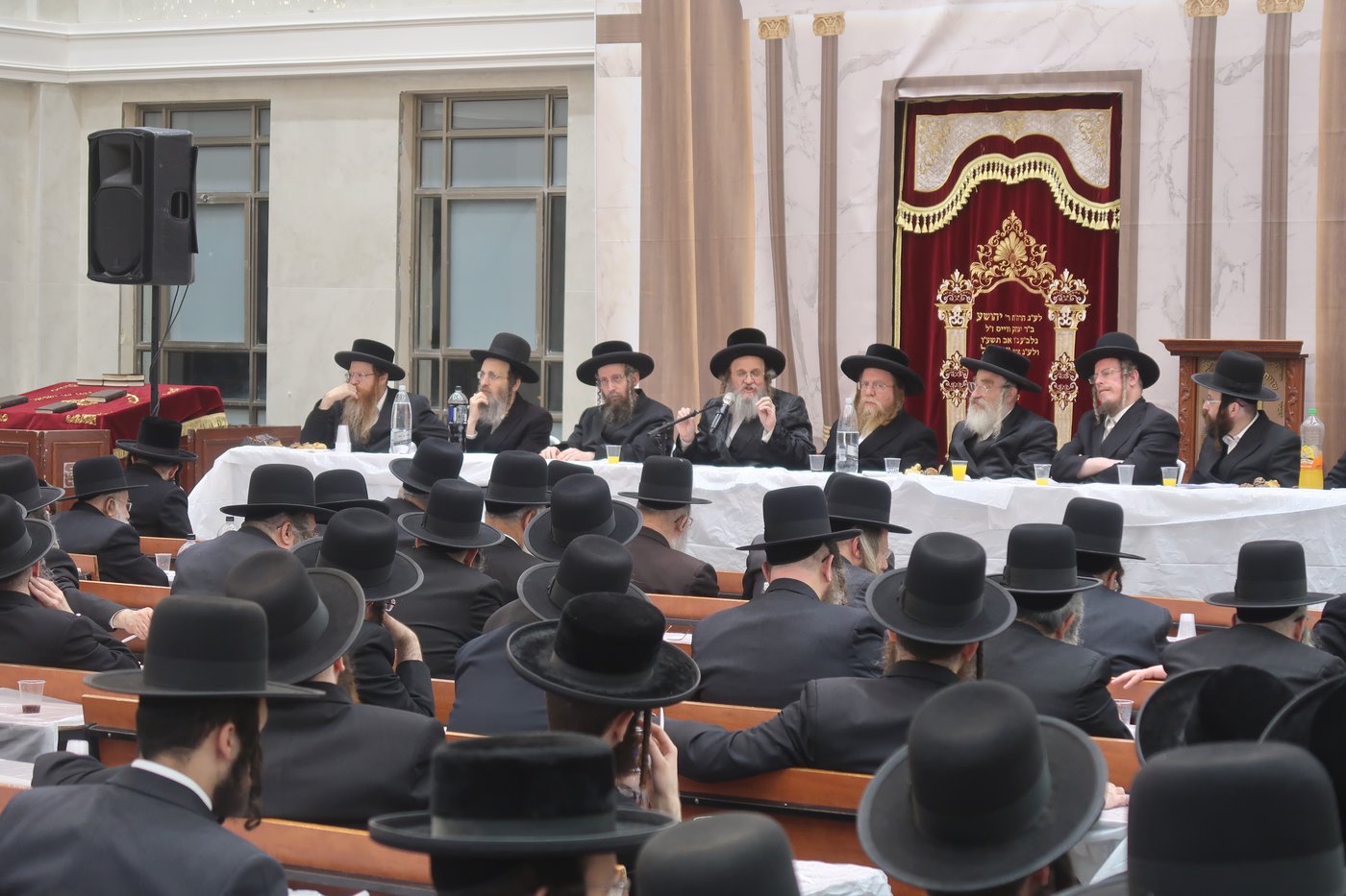 האדמו"ר מדינוב בביקור במוסדות סאטמר