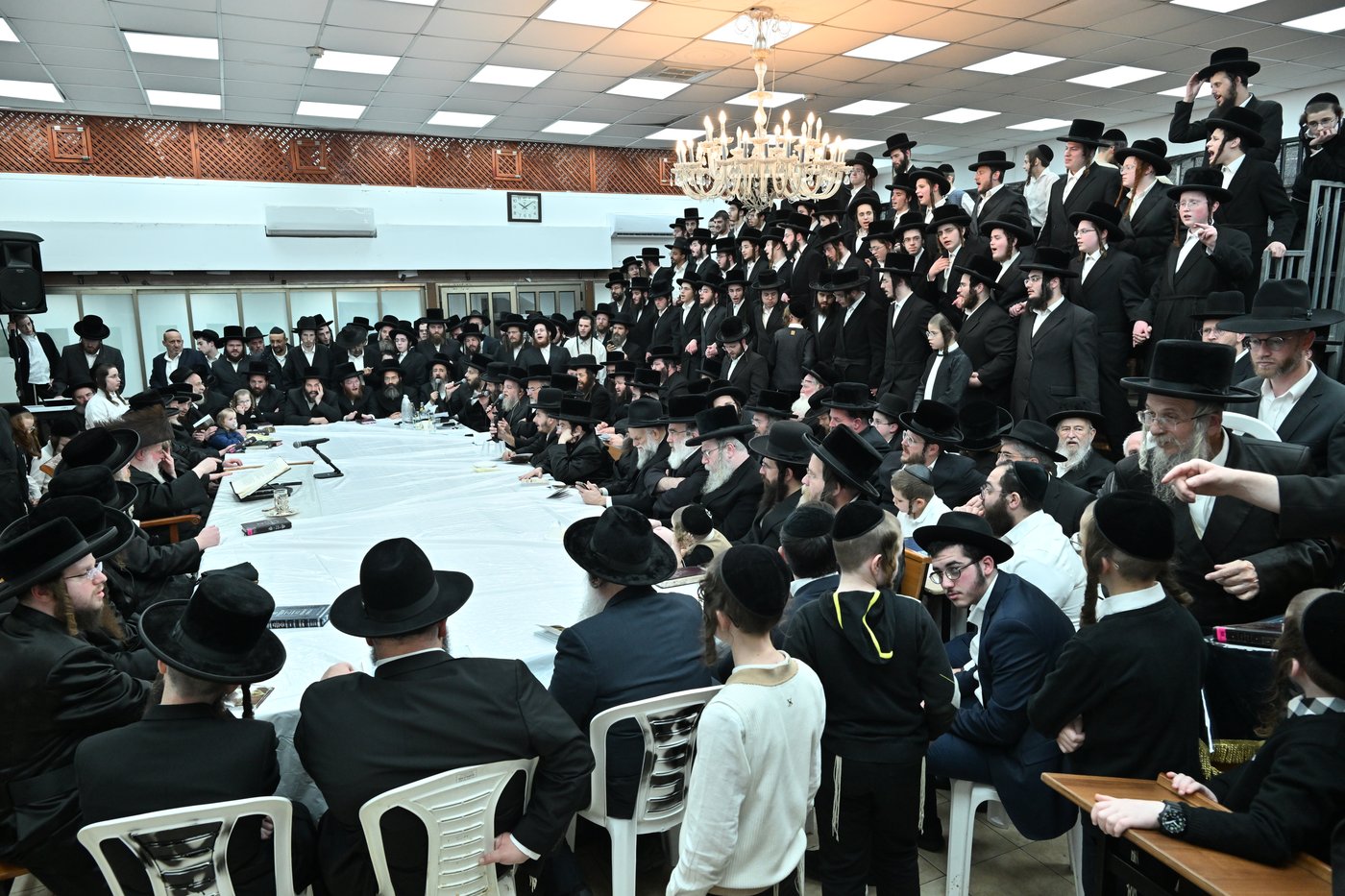 חנוכה בחצה"ק סאסוב