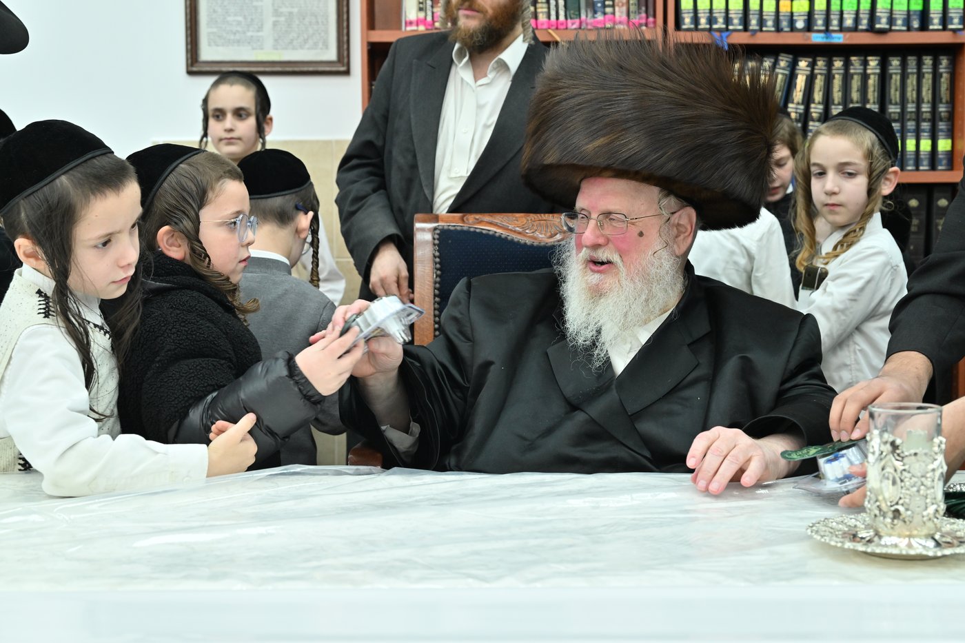 חנוכה בחצה"ק סאסוב