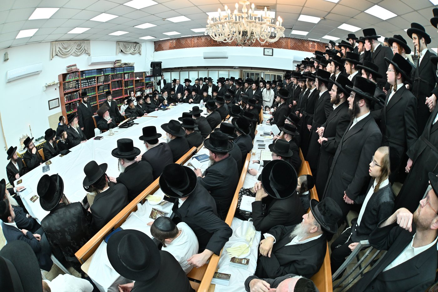 חנוכה בחצה"ק סאסוב