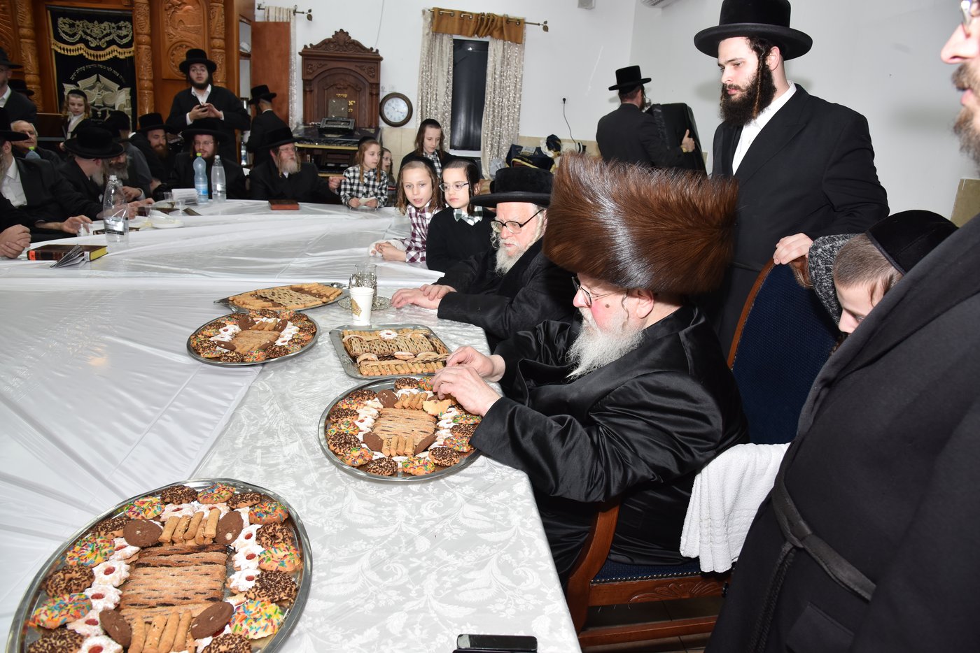 חנוכה בחצה"ק סאסוב