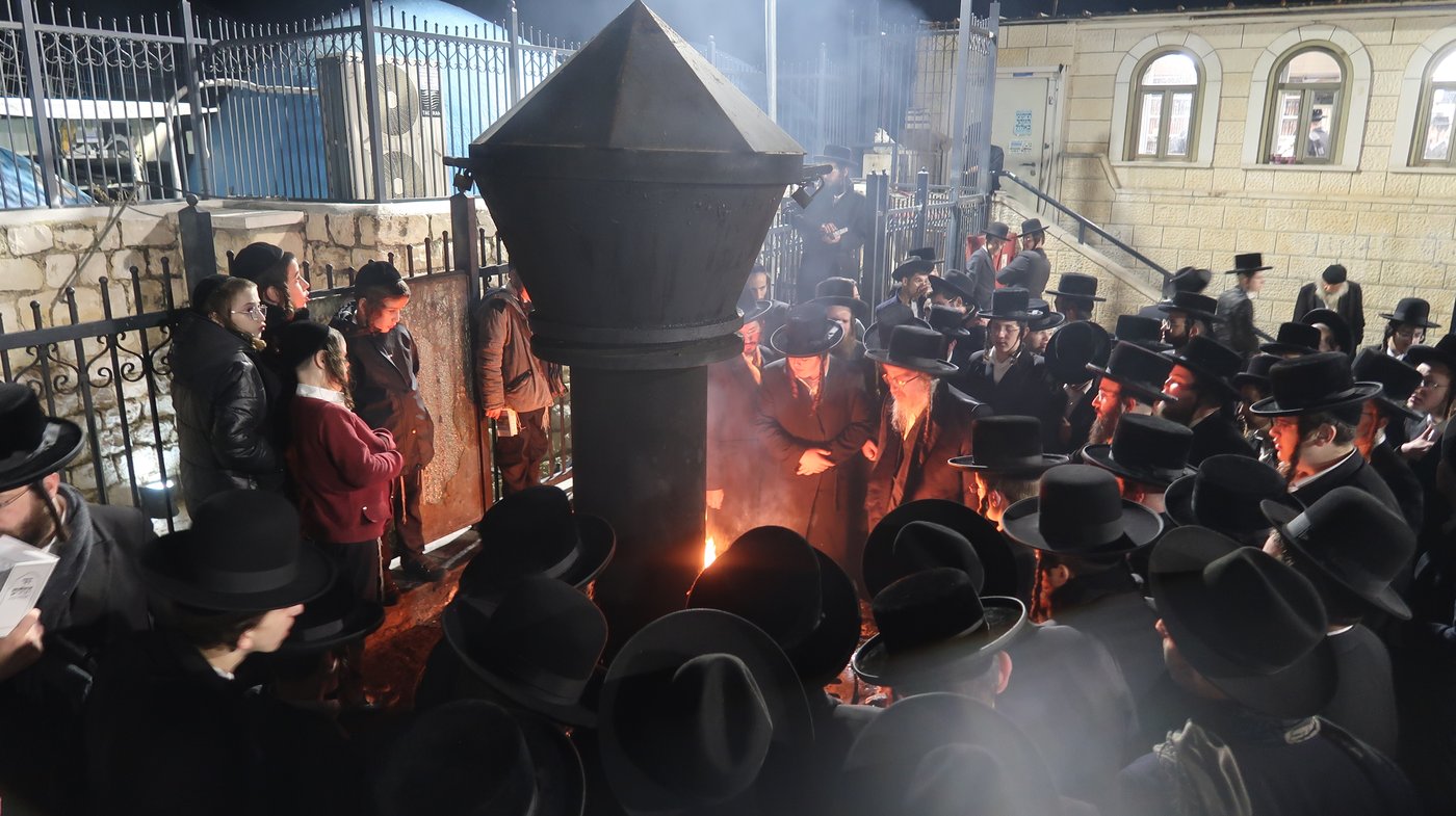 זאת חנוכה בחצה"ק ביאלה ב"ב