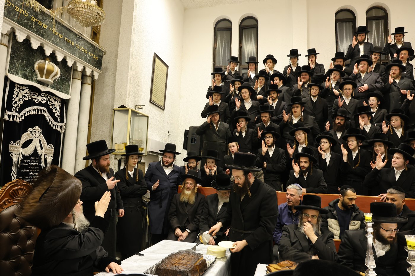 זאת חנוכה בחצה"ק ביאלה ב"ב