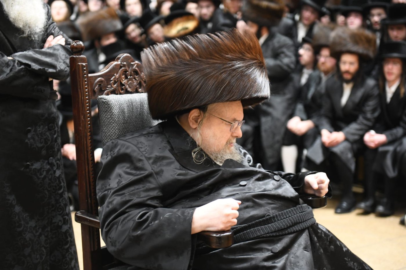 האדמו"ר מבעלזא בהדלקה בערב ומוצאי שב"ק