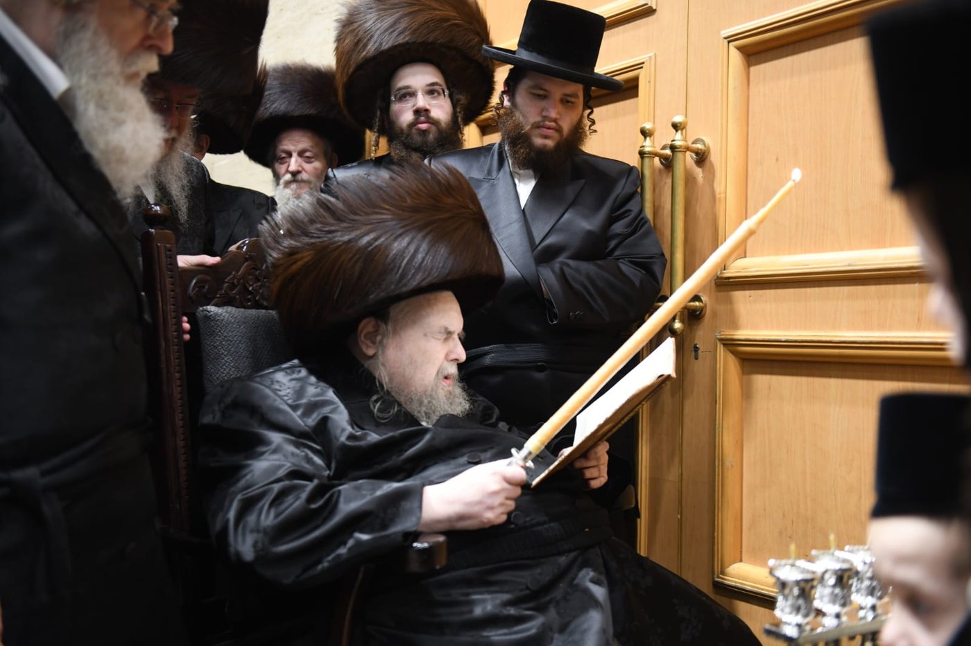 האדמו"ר מבעלזא בהדלקה בערב ומוצאי שב"ק