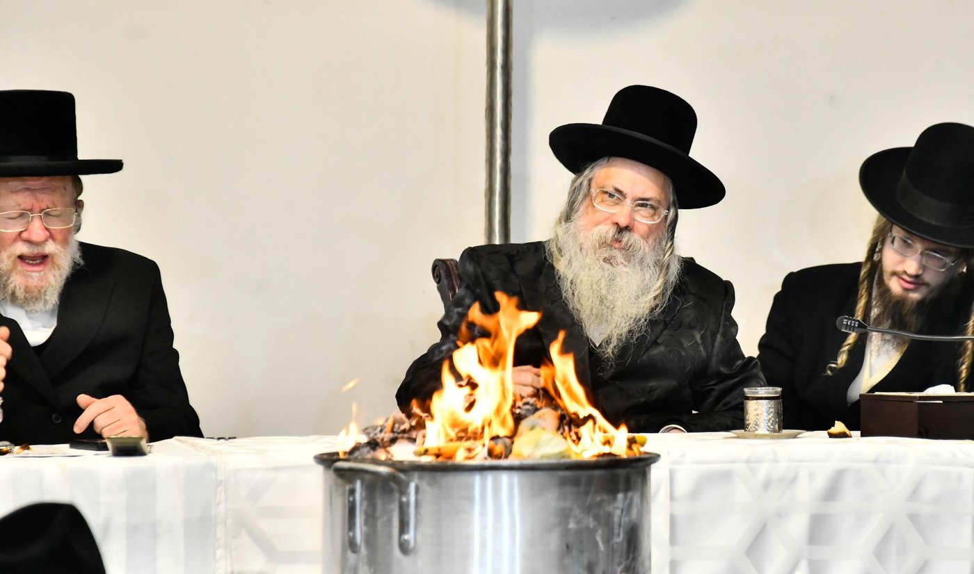 זאת חנוכה בחצה"ק טולנא