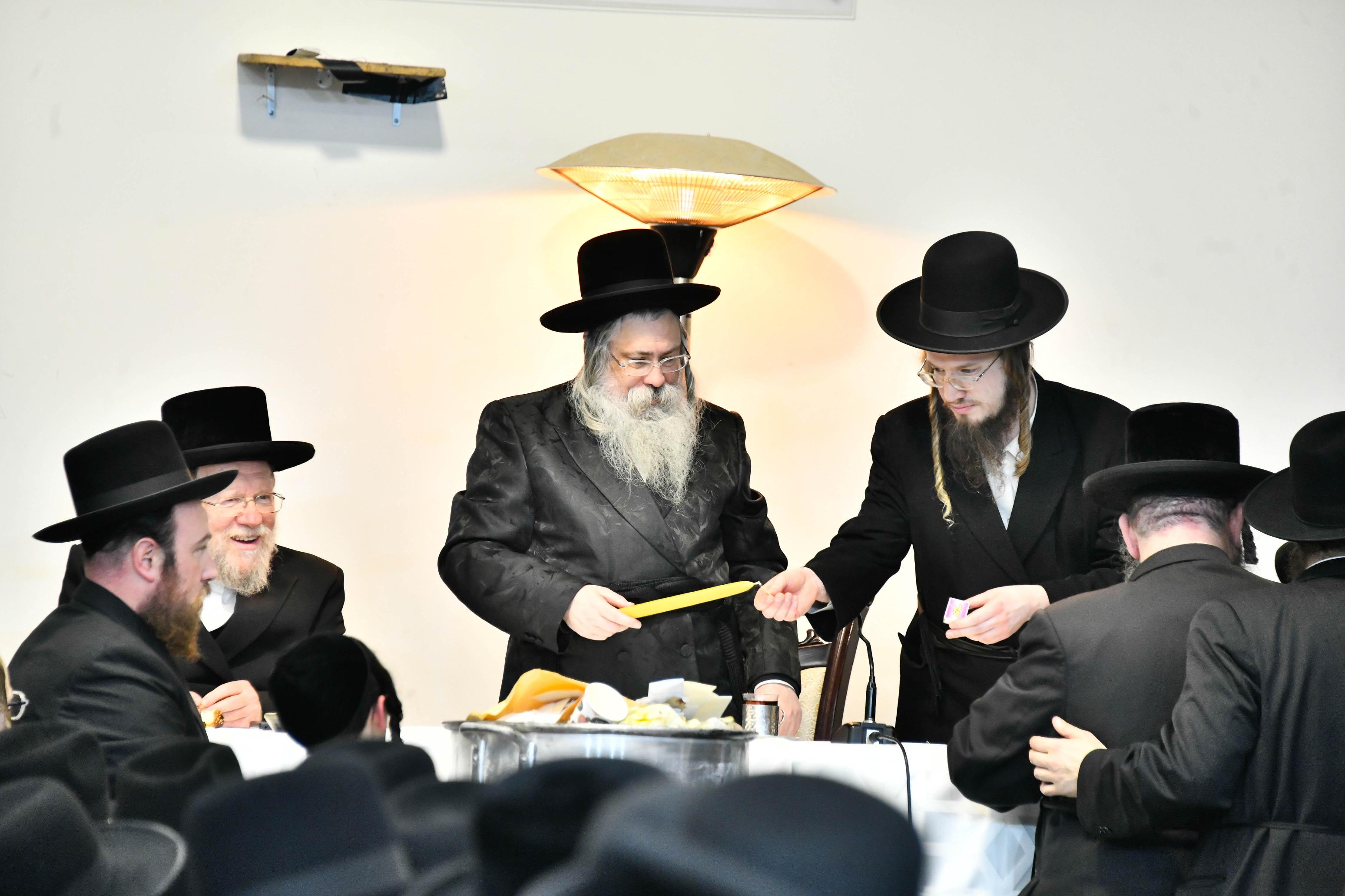 זאת חנוכה בחצה"ק טולנא