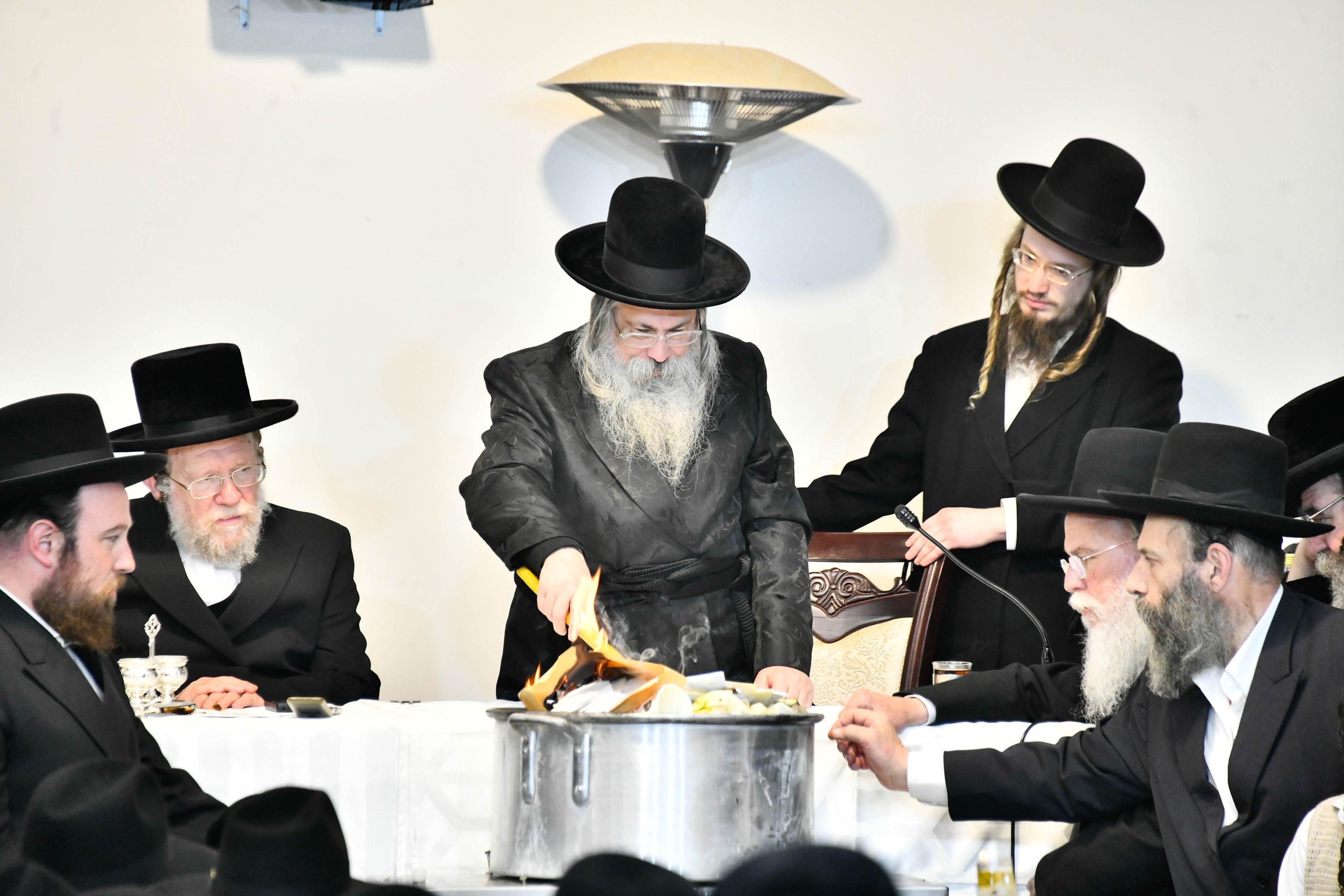 זאת חנוכה בחצה"ק טולנא