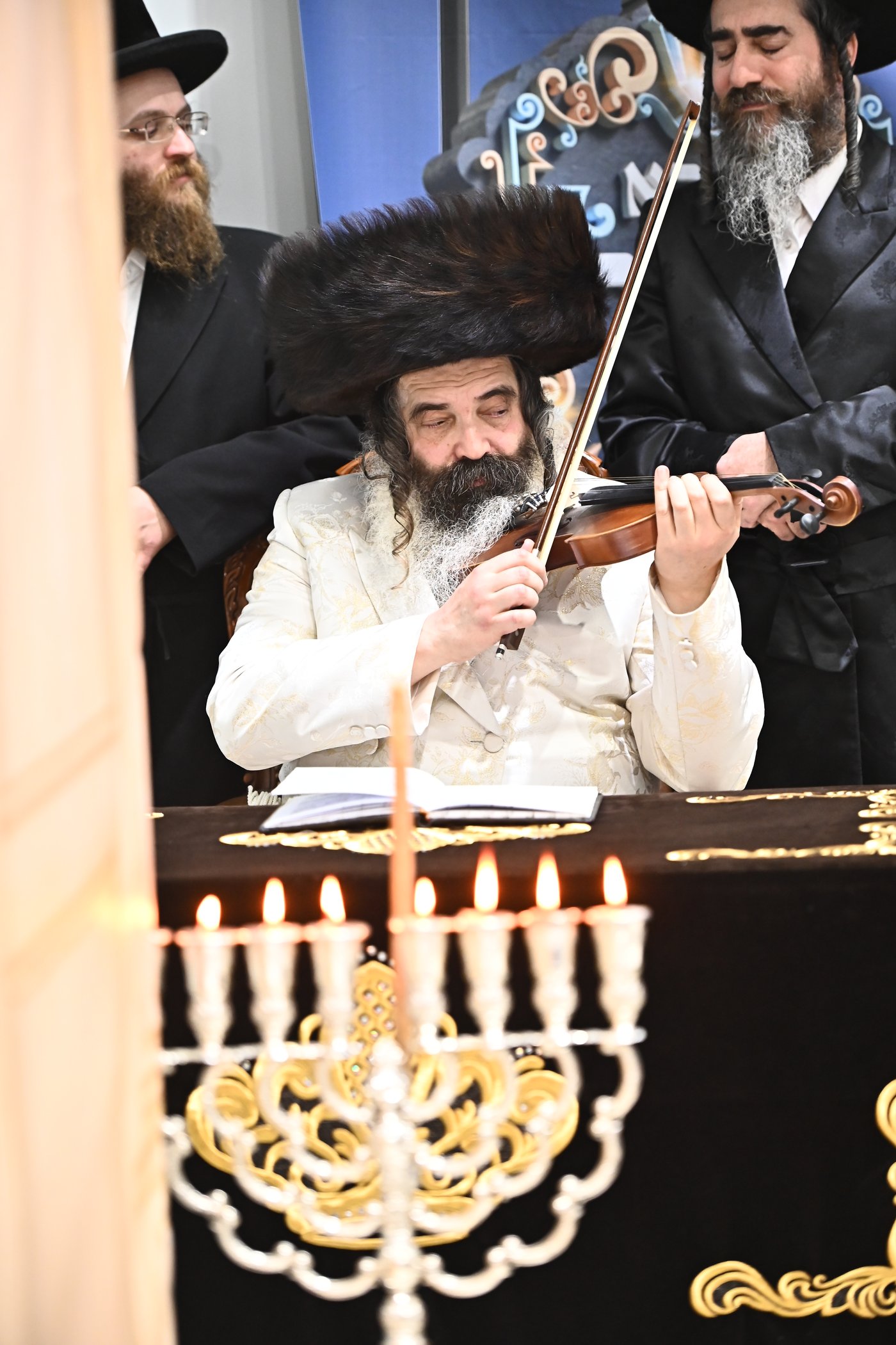 זאת חנוכה בחצה"ק זוטשקה