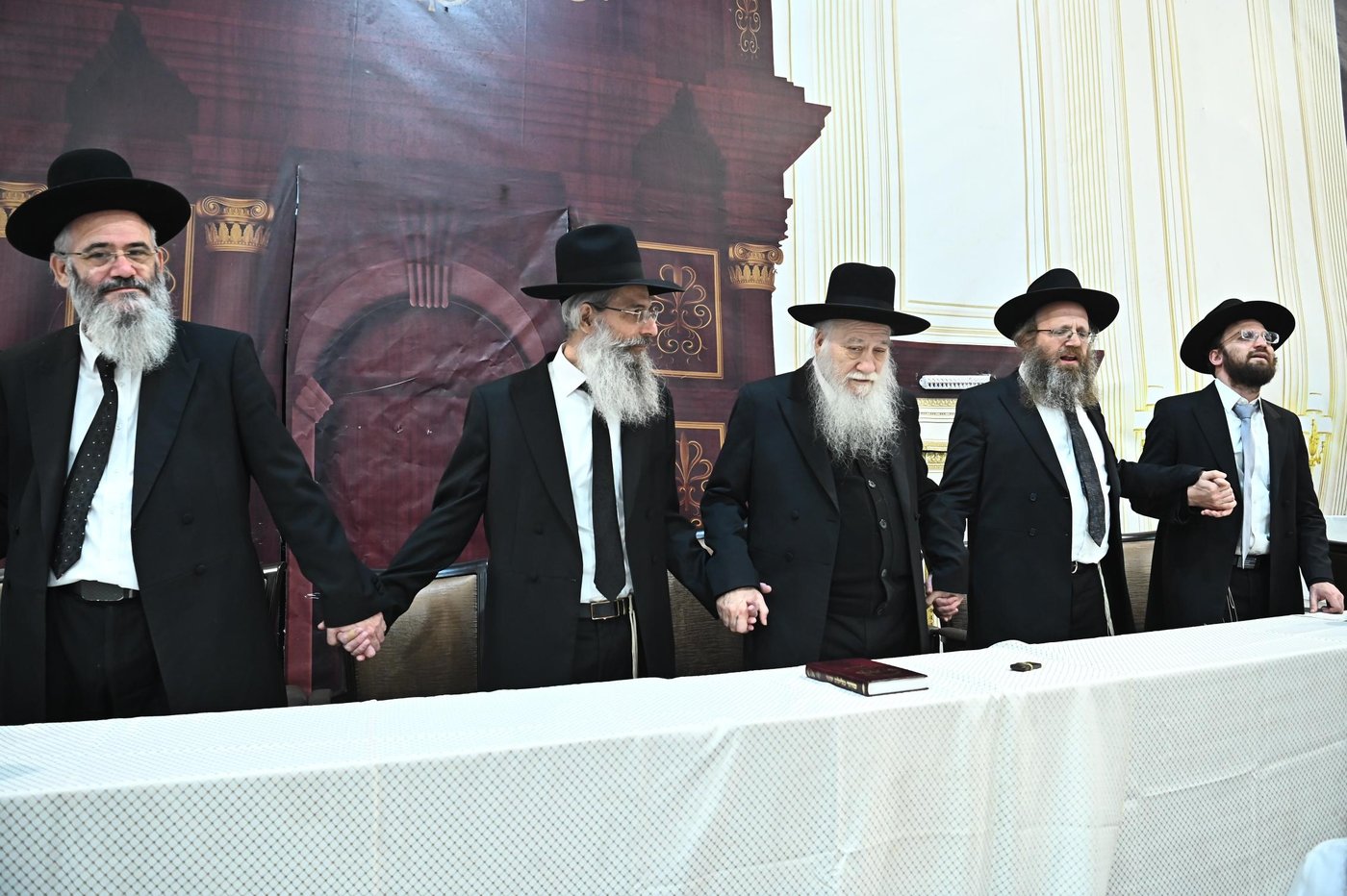 מסיבת חנוכה בישיבת פוניבז'