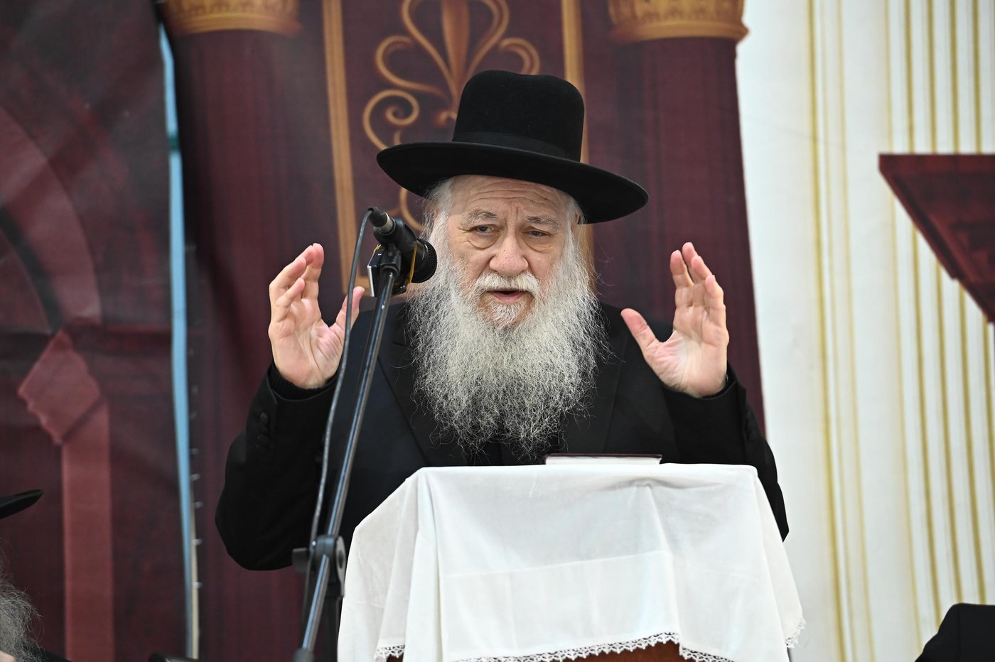 מסיבת חנוכה בישיבת פוניבז'