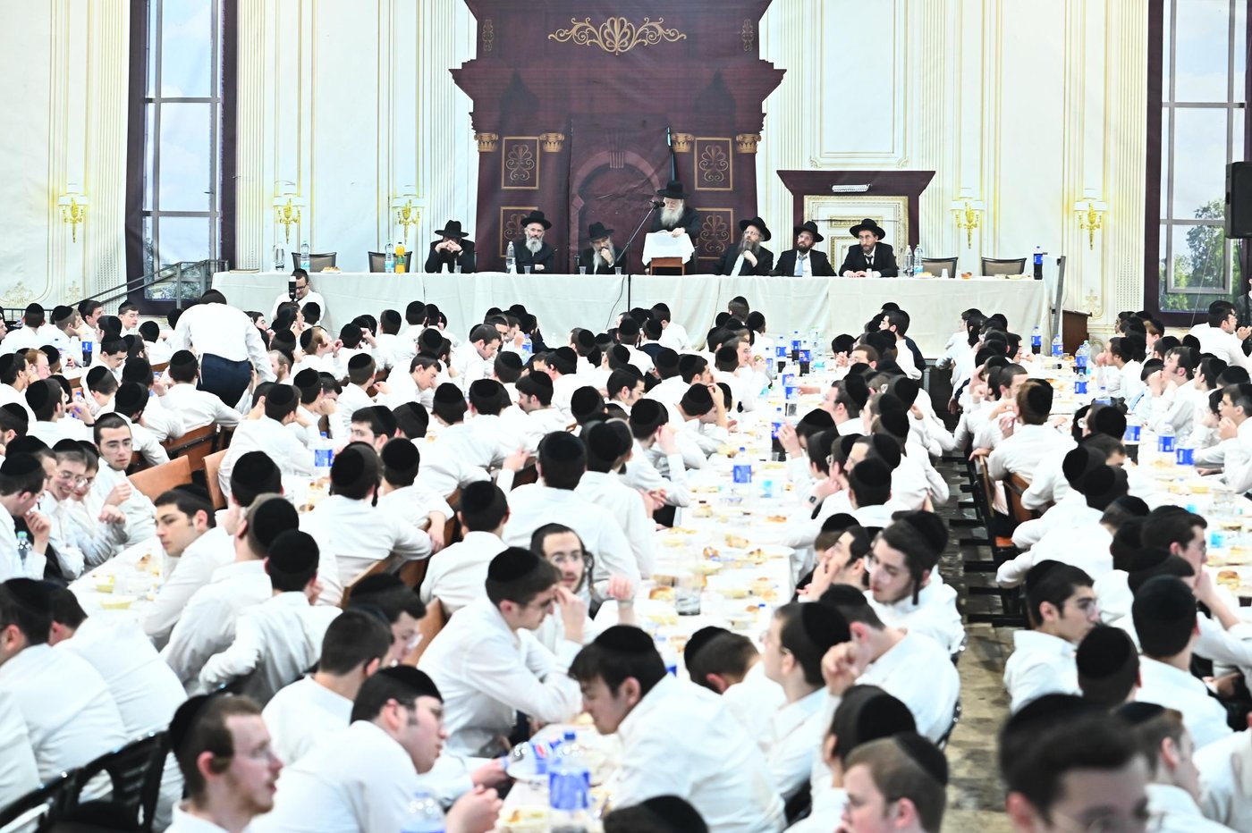 מסיבת חנוכה בישיבת פוניבז'