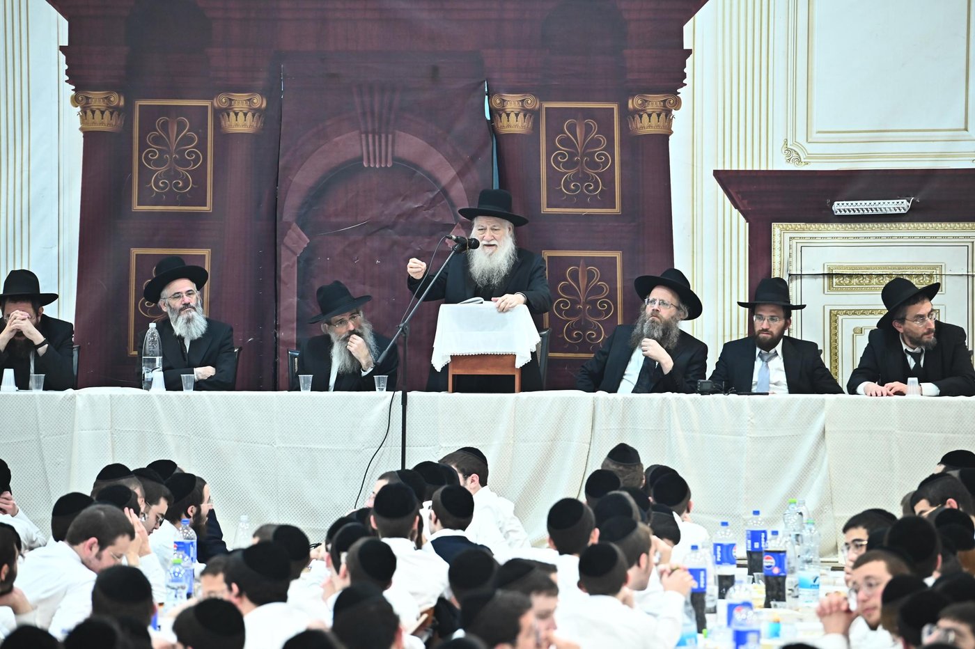 מסיבת חנוכה בישיבת פוניבז'