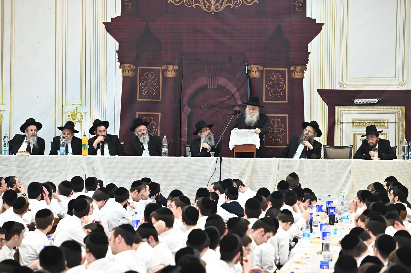 מסיבת חנוכה בישיבת פוניבז'