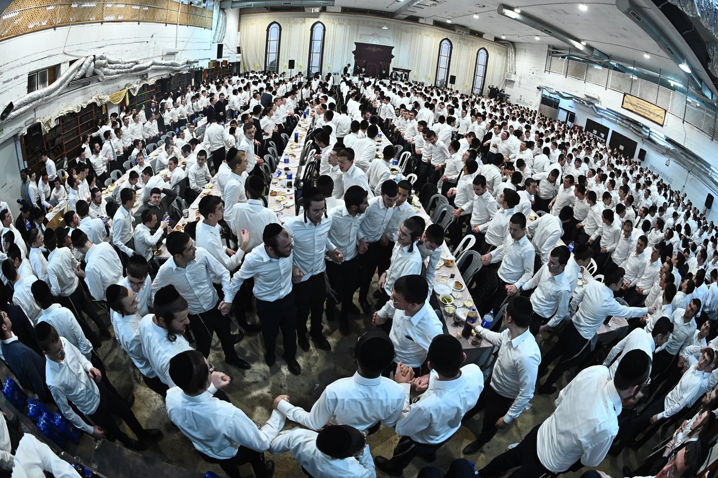 מסיבת חנוכה בישיבת פוניבז'