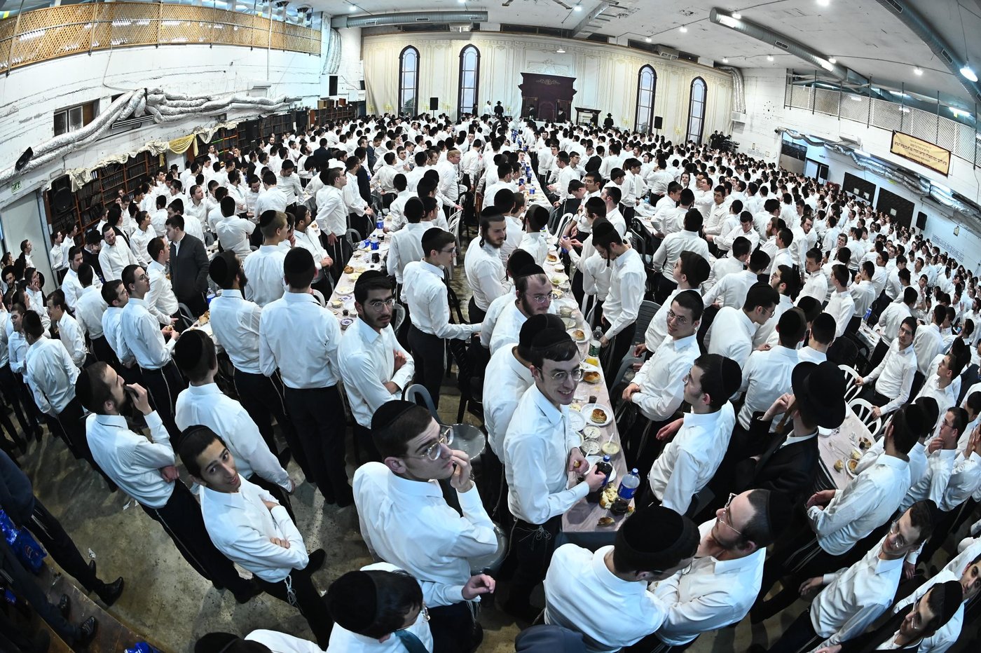 מסיבת חנוכה בישיבת פוניבז'