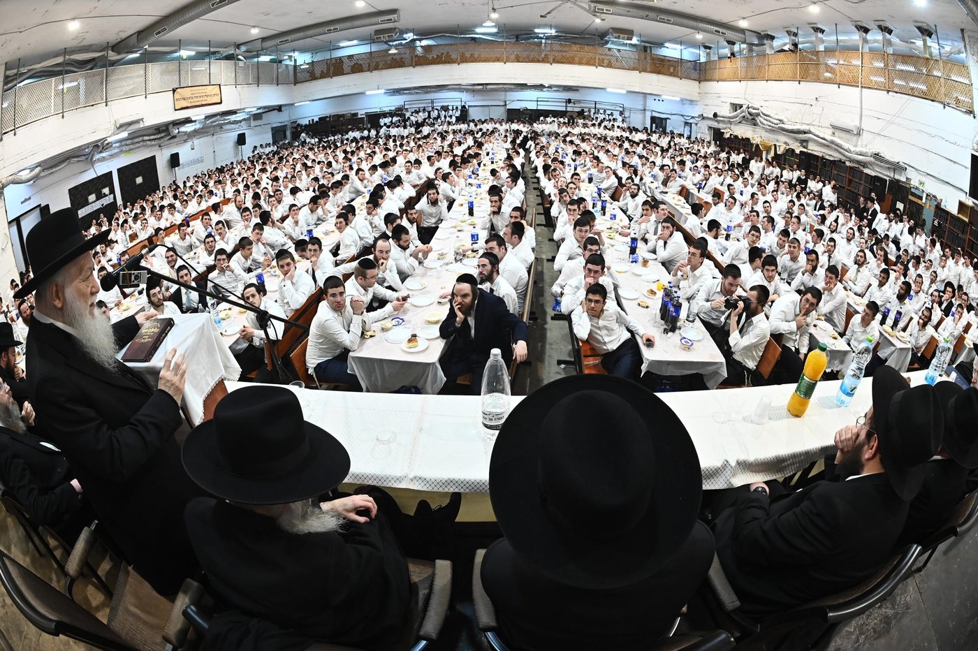 מסיבת חנוכה בישיבת פוניבז'