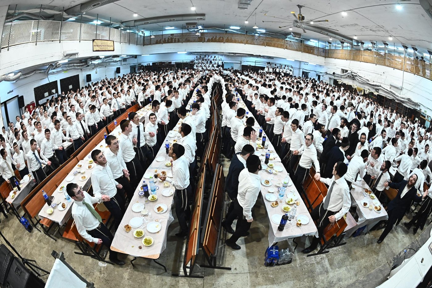 מסיבת חנוכה בישיבת פוניבז'
