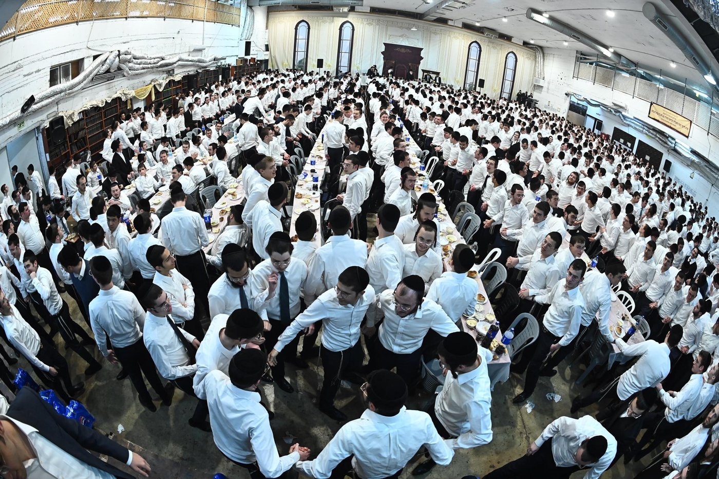 מסיבת חנוכה בישיבת פוניבז'