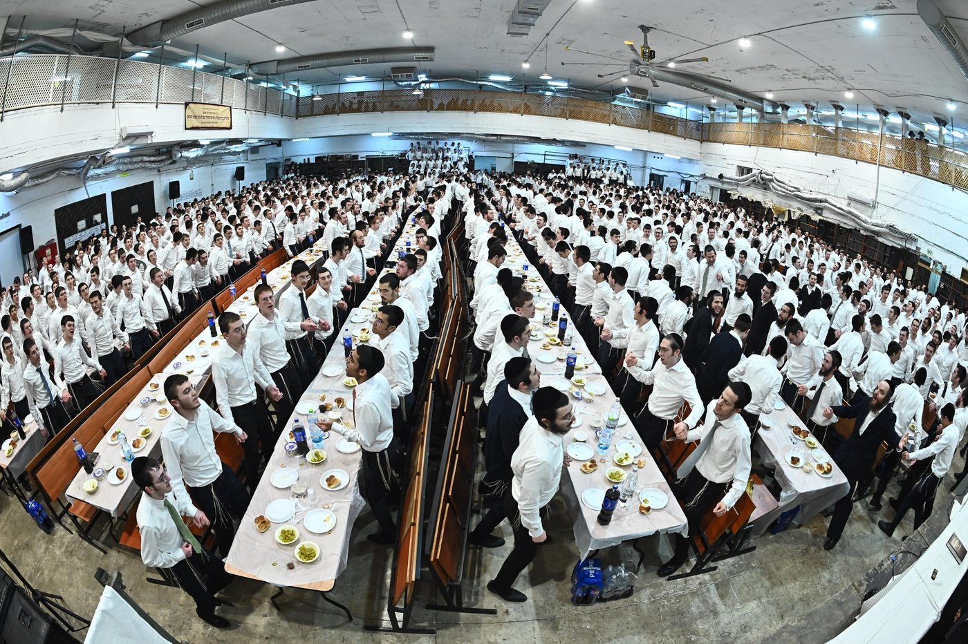 מסיבת חנוכה בישיבת פוניבז'