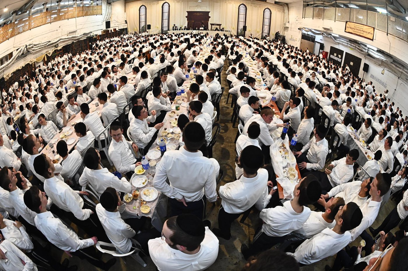 מסיבת חנוכה בישיבת פוניבז'