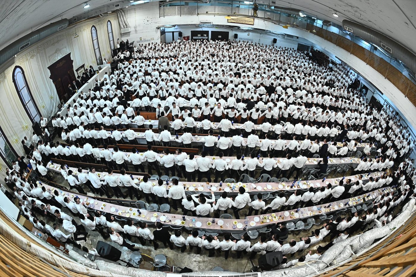 מסיבת חנוכה בישיבת פוניבז'