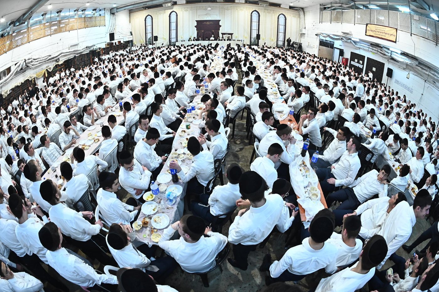 מסיבת חנוכה בישיבת פוניבז'