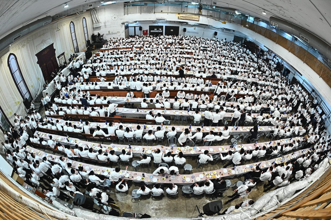 מסיבת חנוכה בישיבת פוניבז'