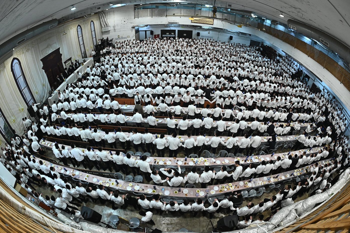 מסיבת חנוכה בישיבת פוניבז'