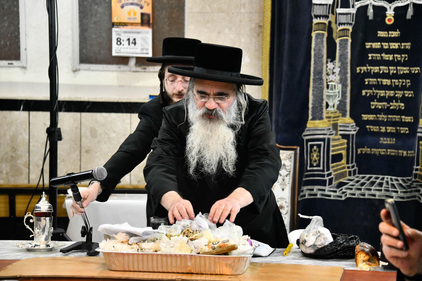 זאת חנוכה בחצה"ק לעלוב ירושלים