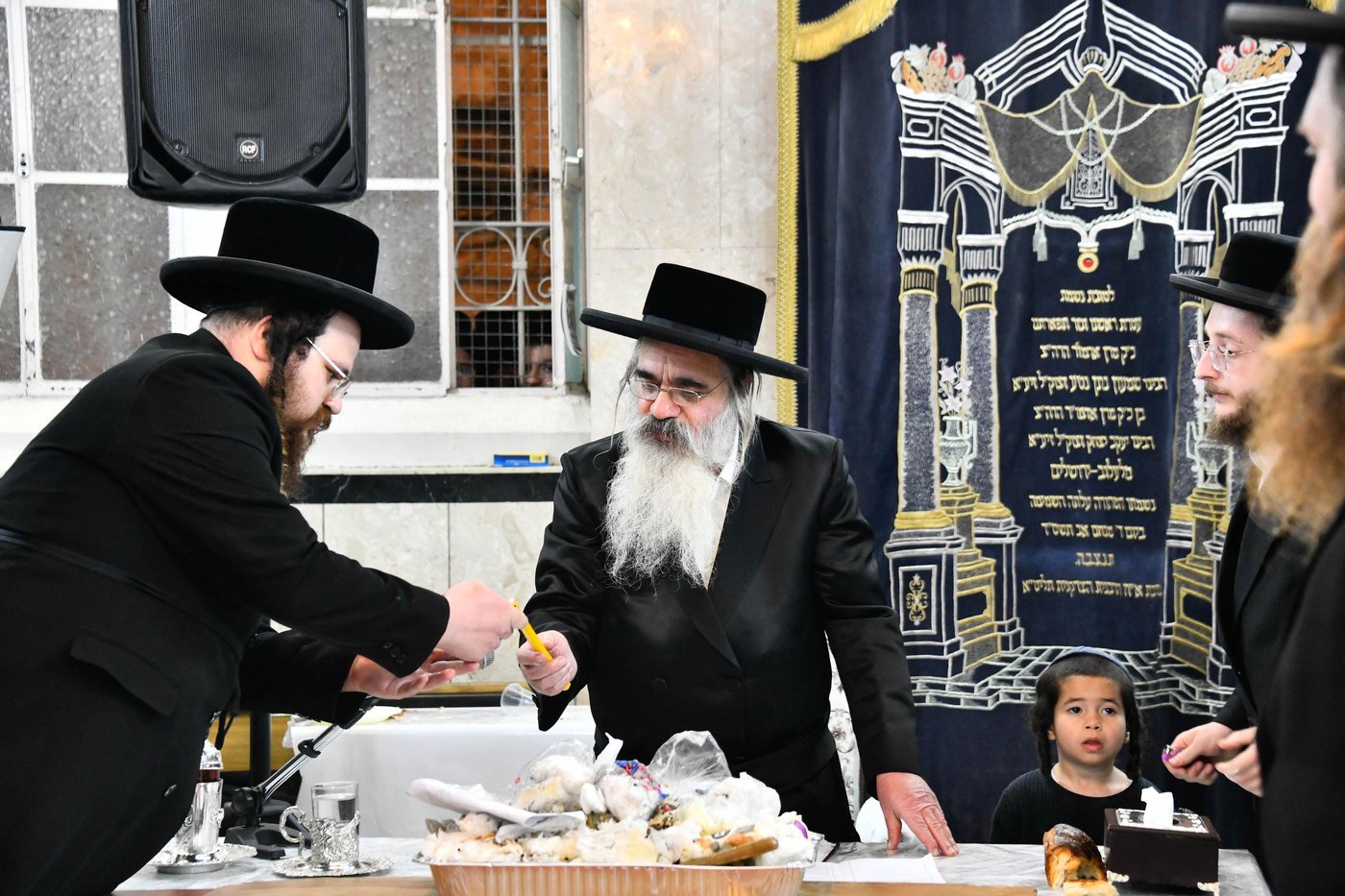 זאת חנוכה בחצה"ק לעלוב ירושלים