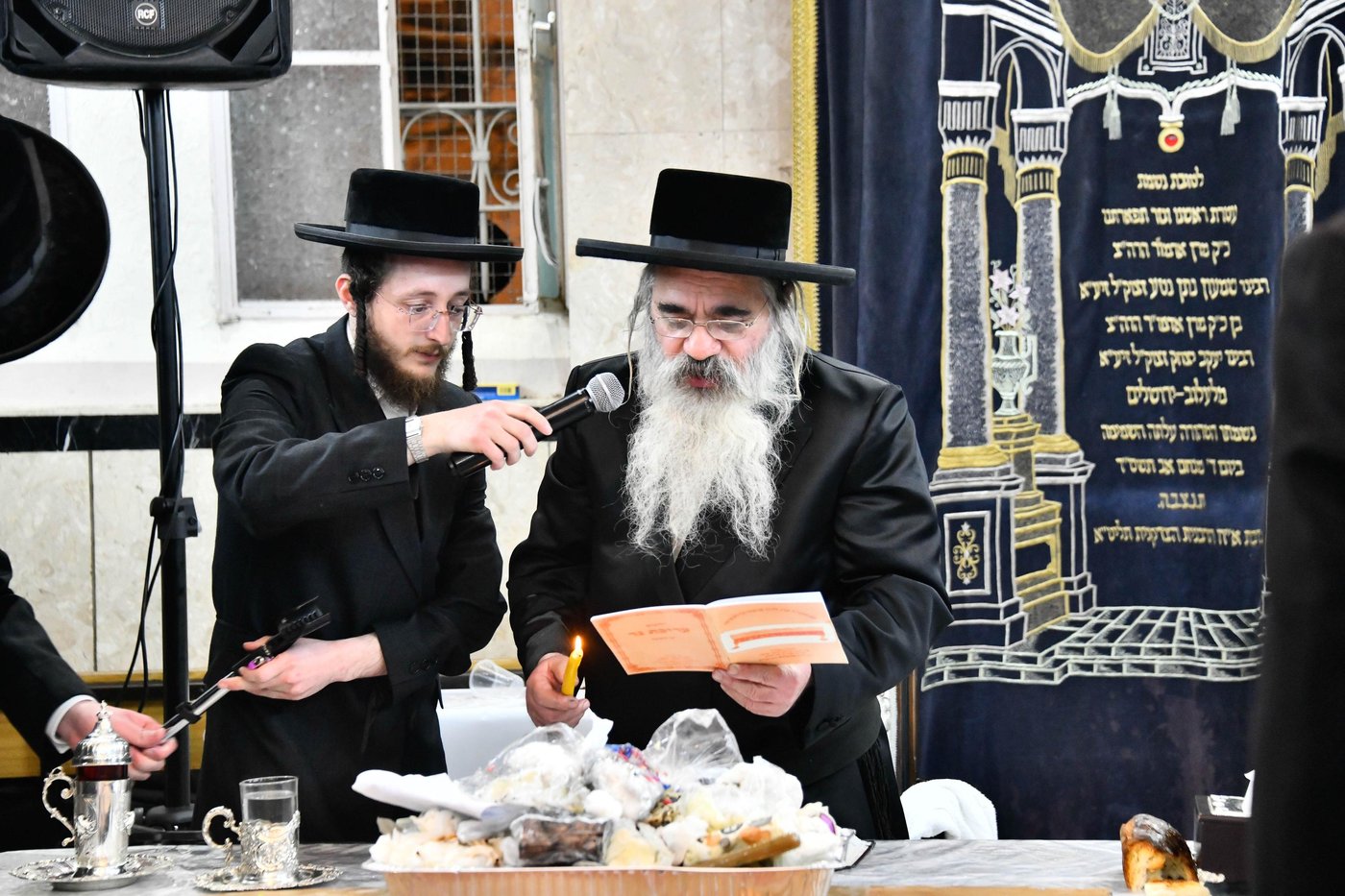 זאת חנוכה בחצה"ק לעלוב ירושלים