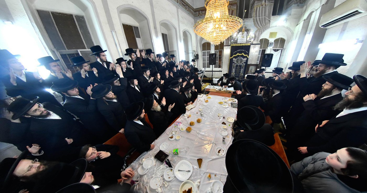 זאת חנוכה בחצה"ק לעלוב ירושלים