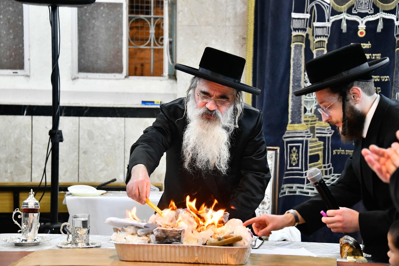 זאת חנוכה בחצה"ק לעלוב ירושלים