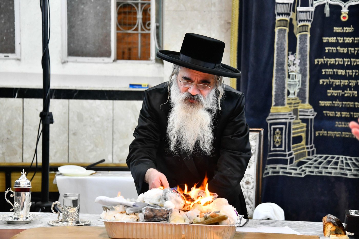 זאת חנוכה בחצה"ק לעלוב ירושלים