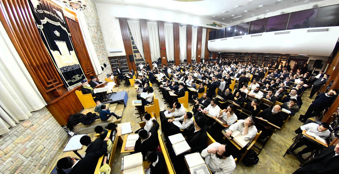 הראשל"צ הגר"י יוסף בשיעור בזאת חנוכה