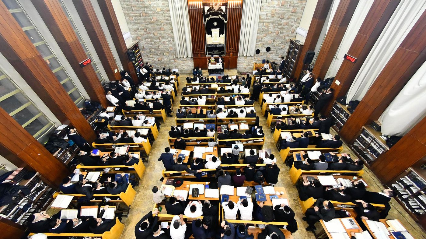 הראשל"צ הגר"י יוסף בשיעור בזאת חנוכה