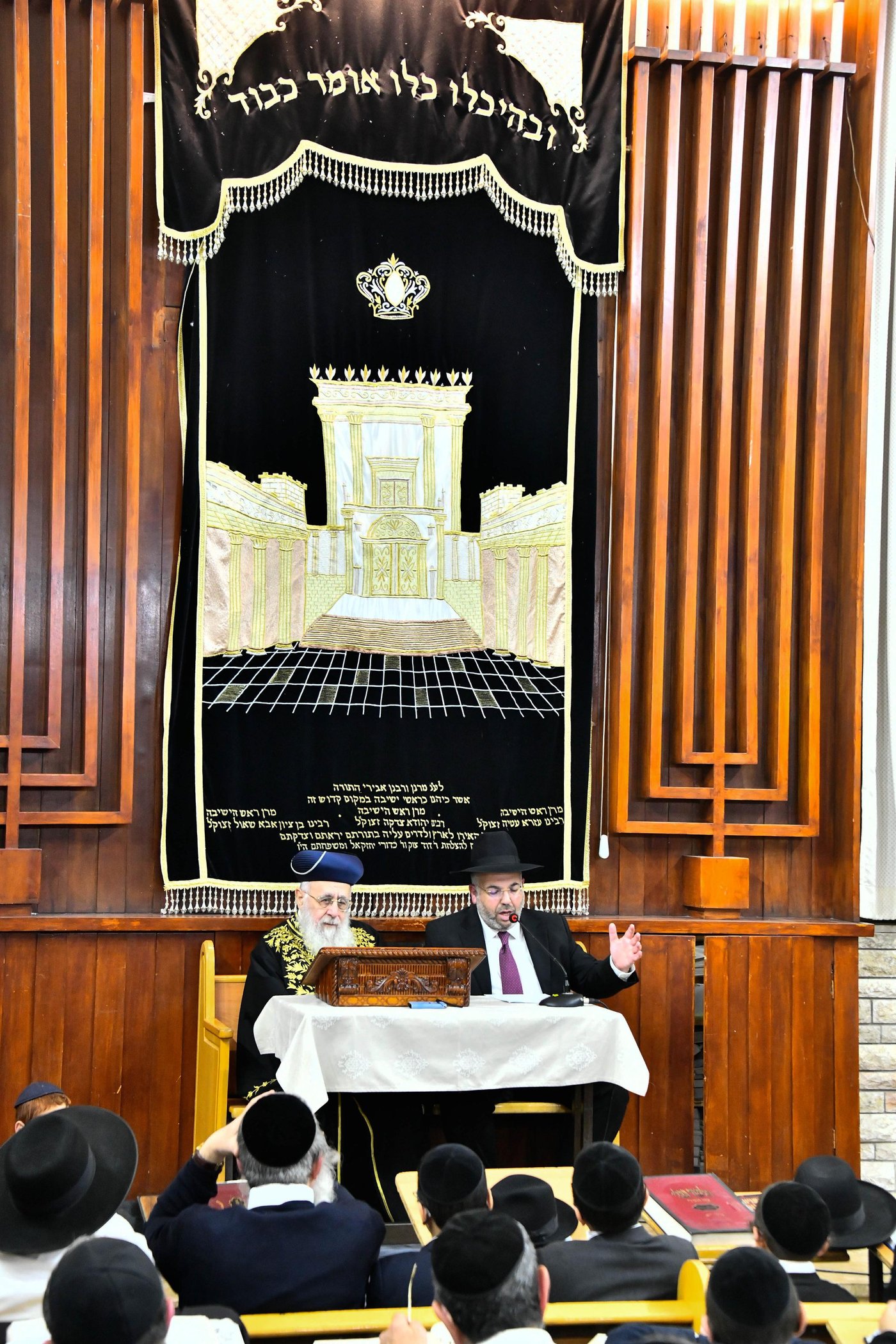 הראשל"צ הגר"י יוסף בשיעור בזאת חנוכה