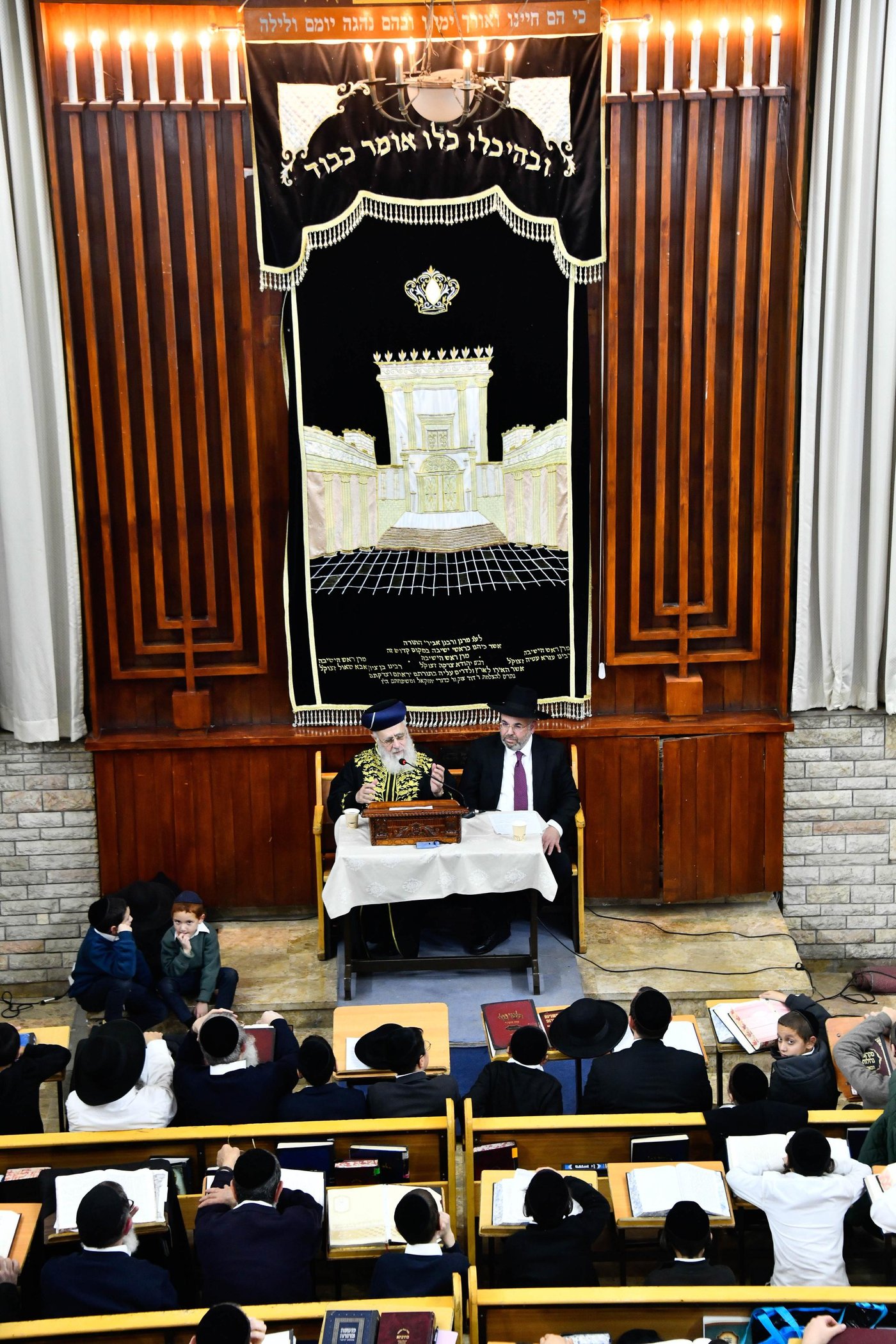 הראשל"צ הגר"י יוסף בשיעור בזאת חנוכה